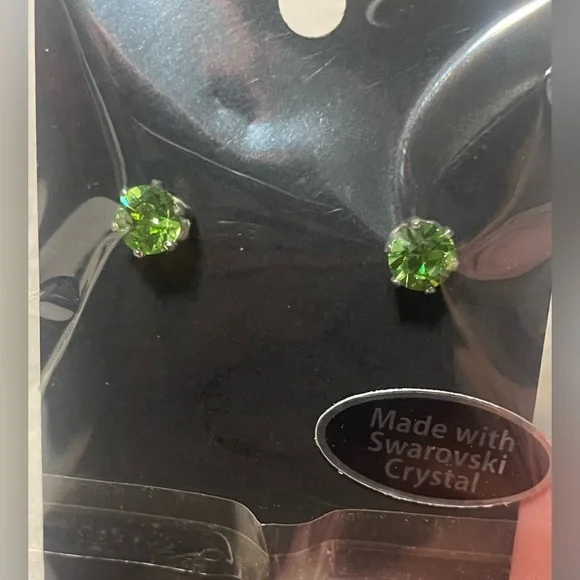 Swarovski Elements Crystal Green Stud Earrings! - Picture 1 of 3